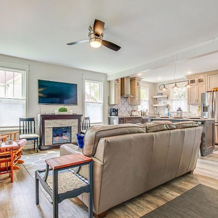 Lavish House With Patio - 2 Blocks To Green Lake! Εξωτερικό φωτογραφία