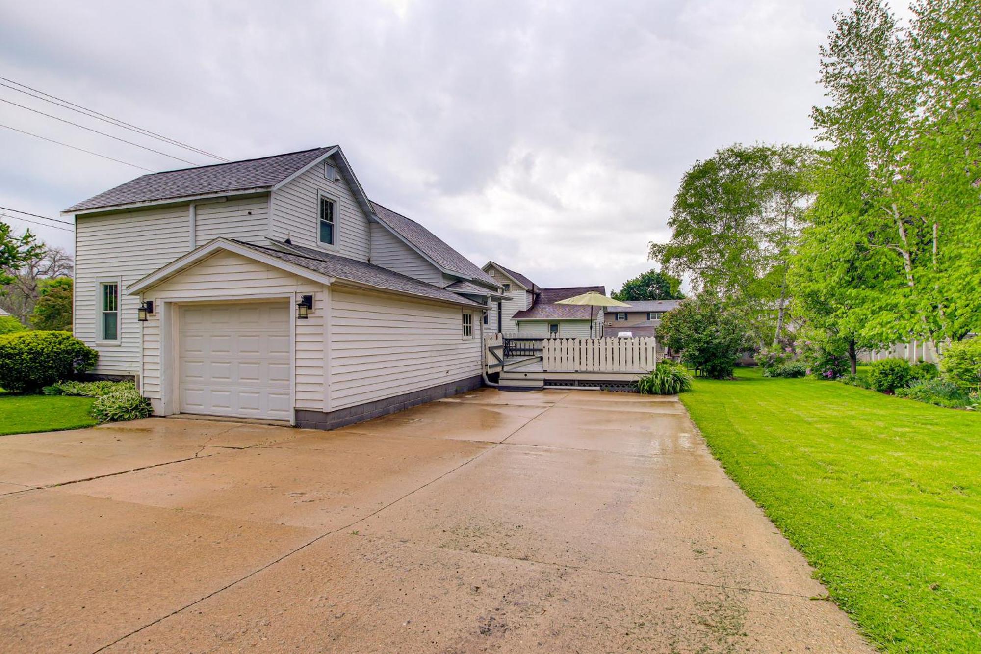 Lavish House With Patio - 2 Blocks To Green Lake! Εξωτερικό φωτογραφία