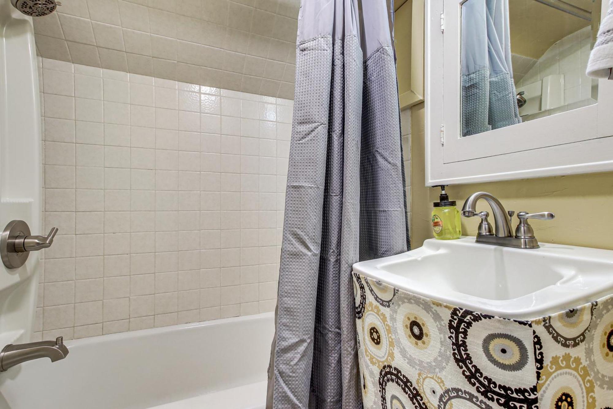 Lavish House With Patio - 2 Blocks To Green Lake! Εξωτερικό φωτογραφία