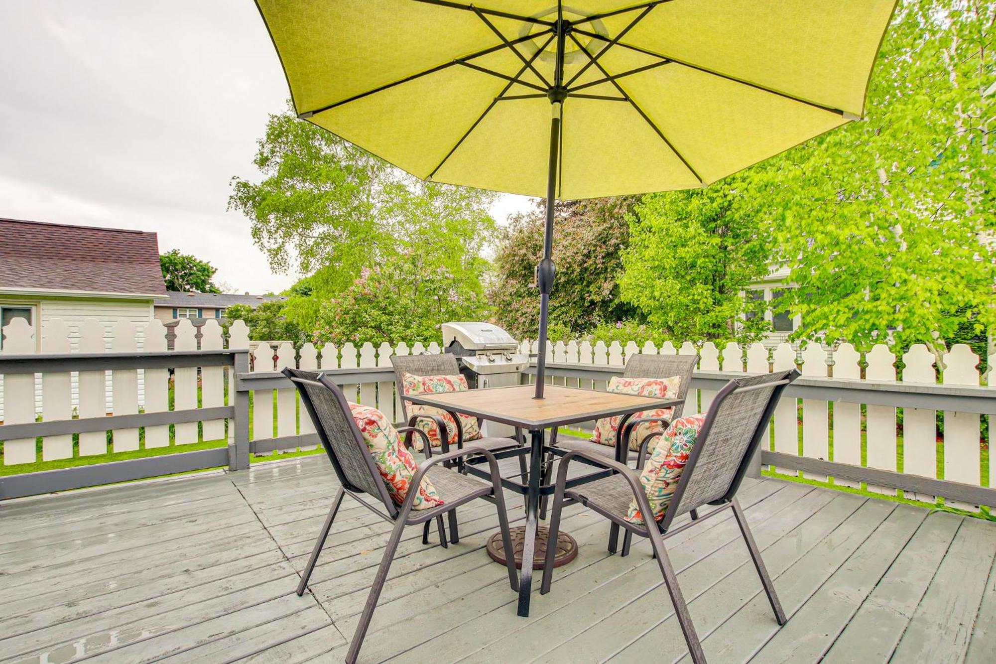 Lavish House With Patio - 2 Blocks To Green Lake! Εξωτερικό φωτογραφία